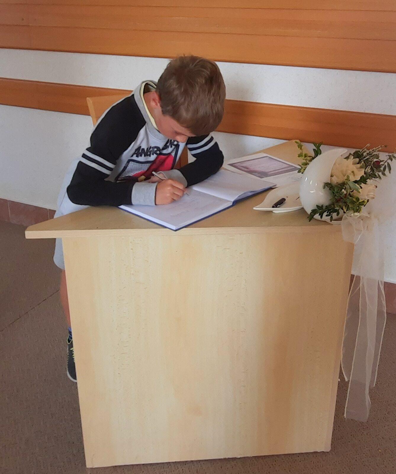 18. 9. Pasování na čtenáře, 2.B - 30