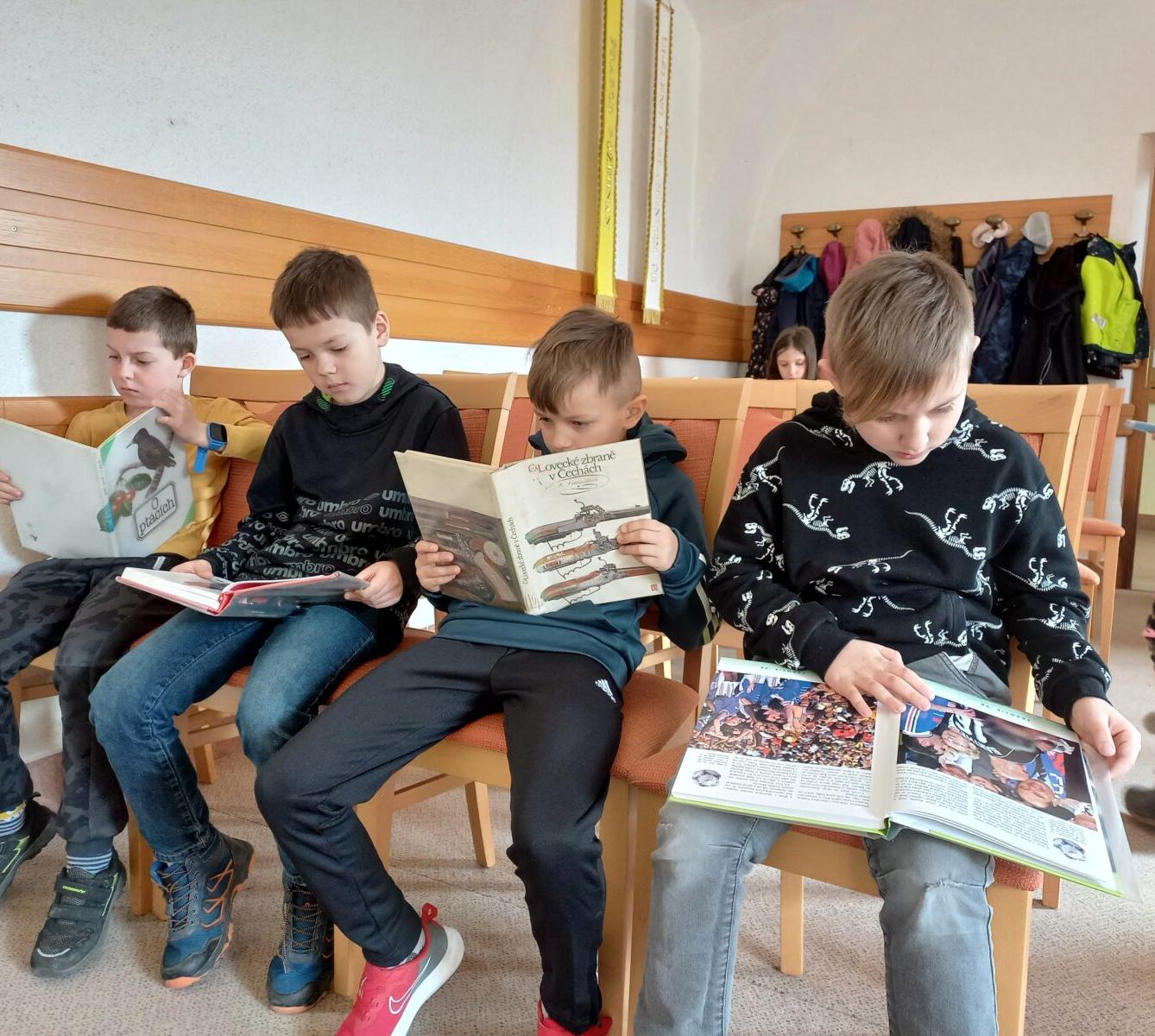Třeťáčci v místní knihovně - 6