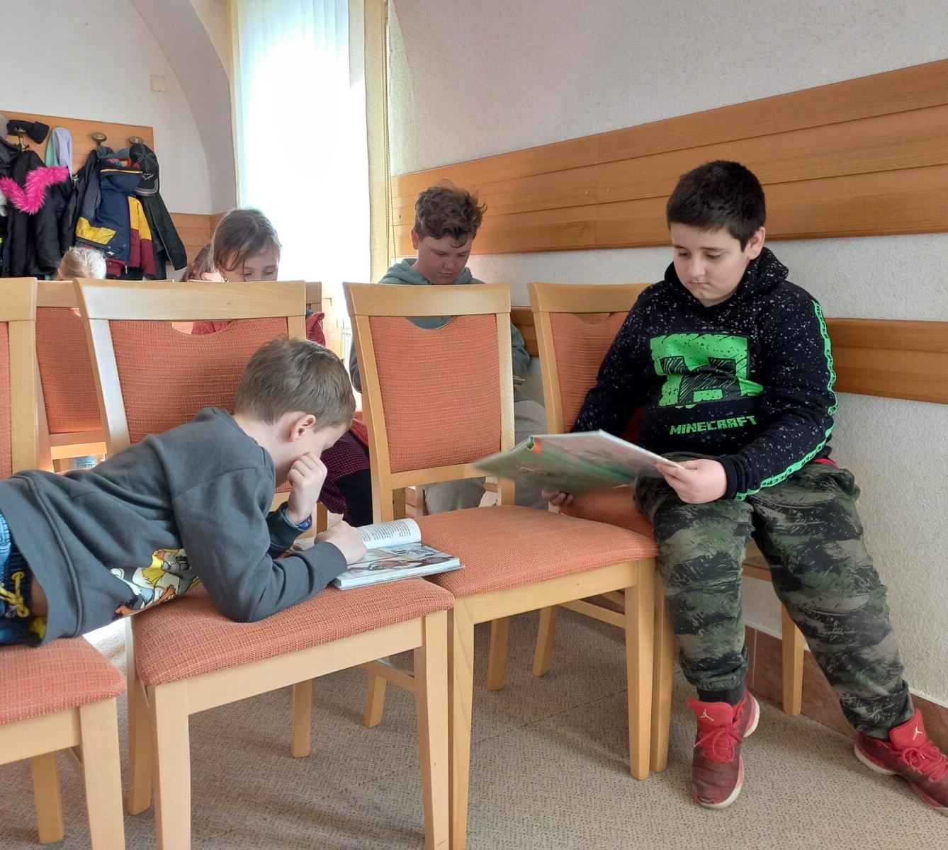 Třeťáčci v místní knihovně - 7