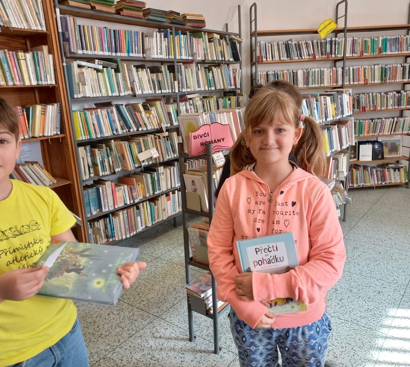 Třeťáčci v místní knihovně - 11