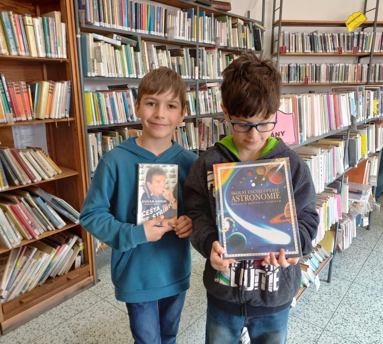 Třeťáčci v místní knihovně - 12