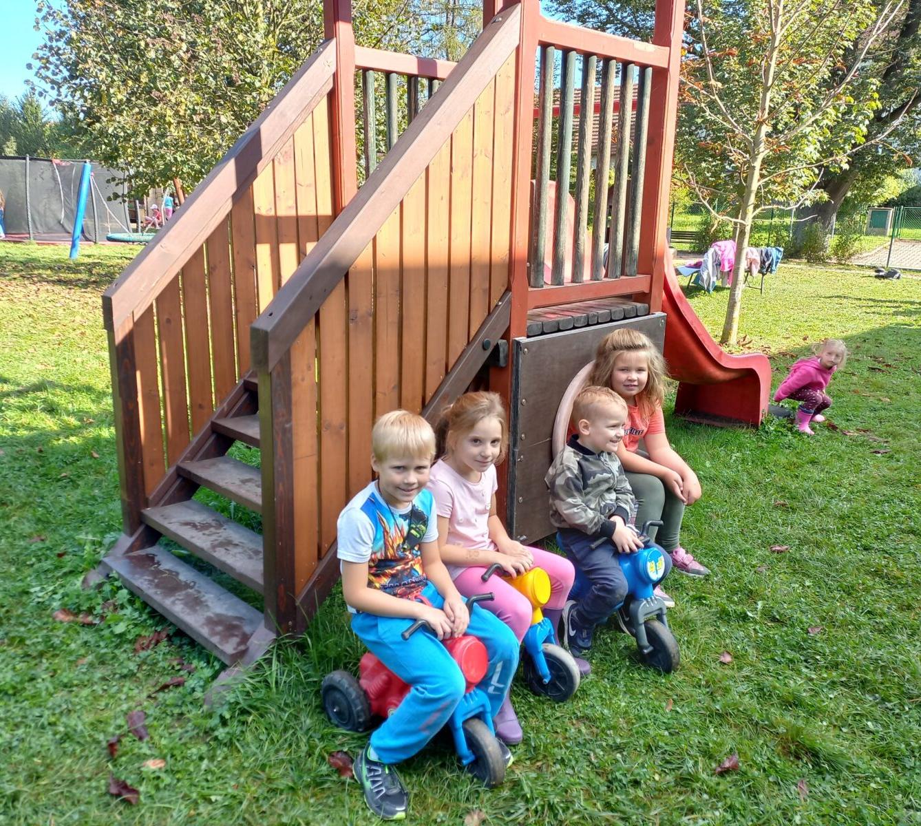 Prvňáčci na návštěvě v MŠ Korálek - 7