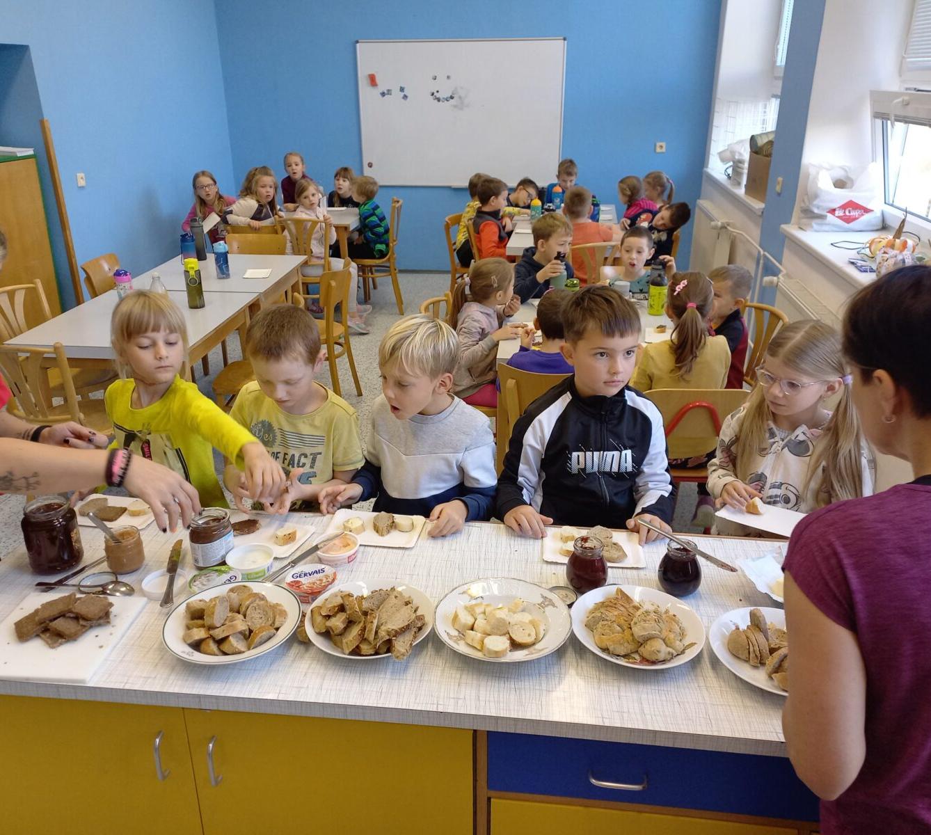 Tematická dílna "Od klásku k pecnu" v 1. třídě - 6