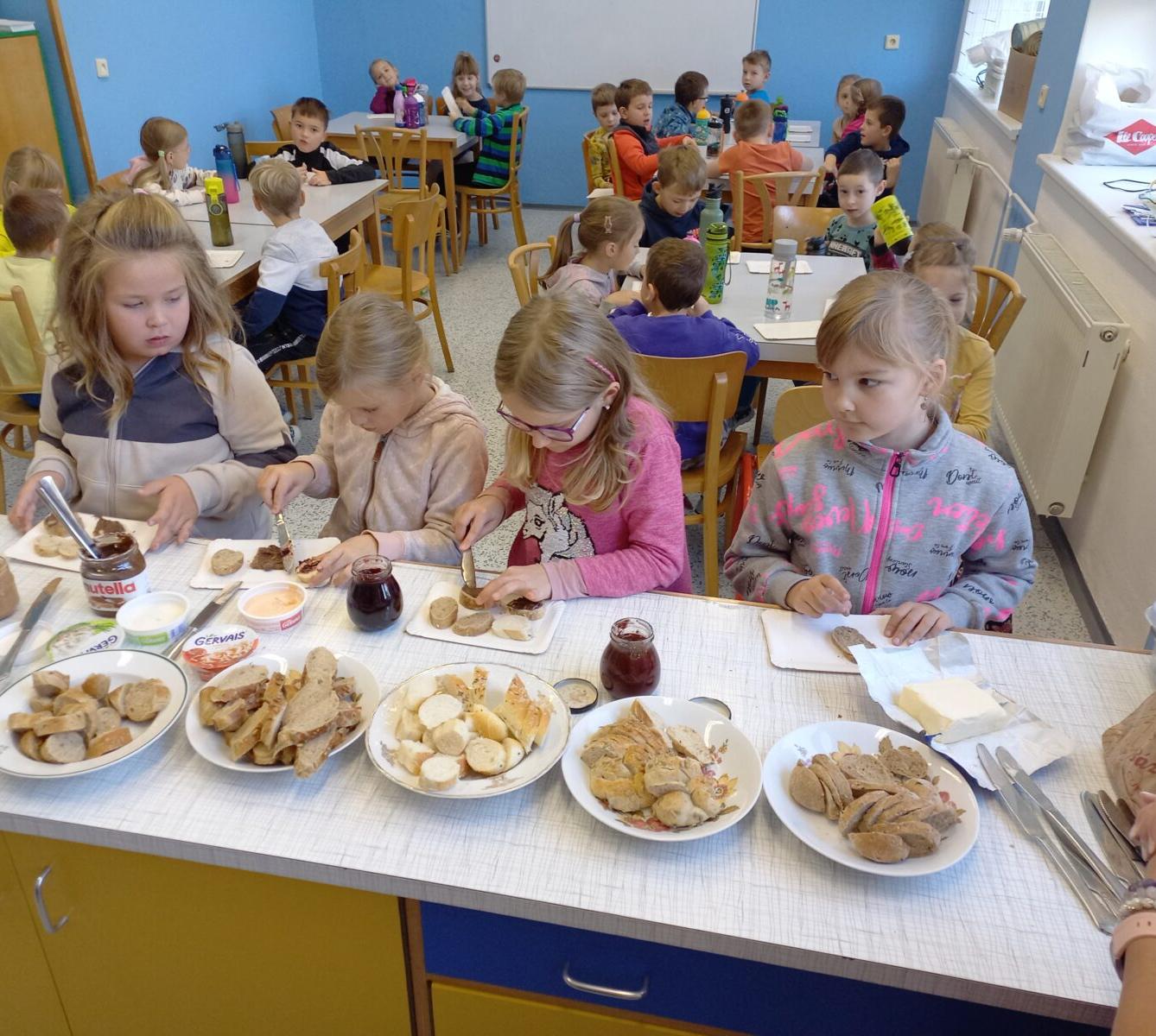 Tematická dílna "Od klásku k pecnu" v 1. třídě - 7