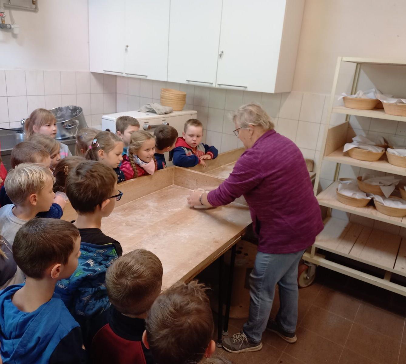 Tematická dílna "Od klásku k pecnu" v 1. třídě - 17