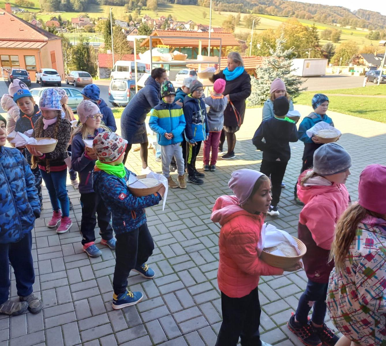 Tematická dílna "Od klásku k pecnu" v 1. třídě - 18