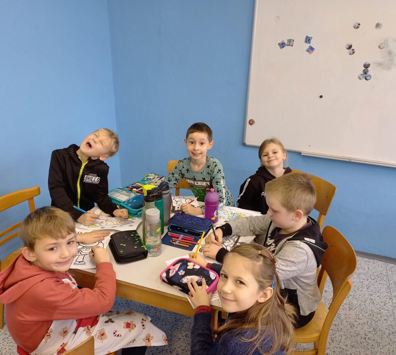 Prvňáčci pečou na vánoční jarmark - 8