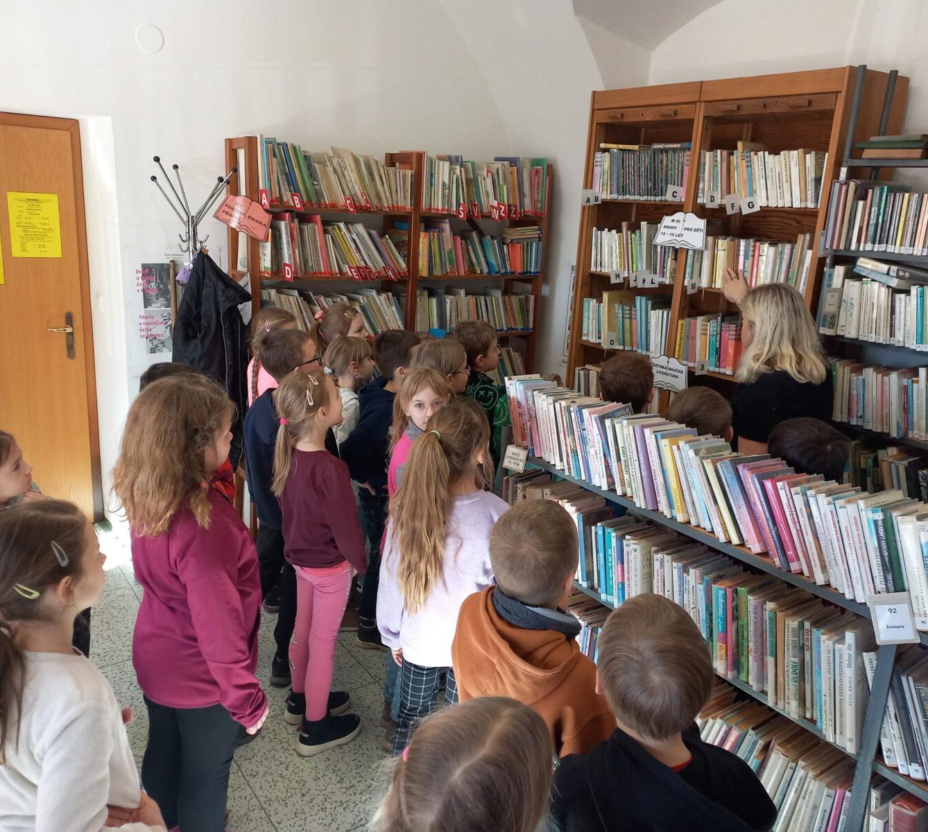 Prvňáčci v obecní knihovně - 4