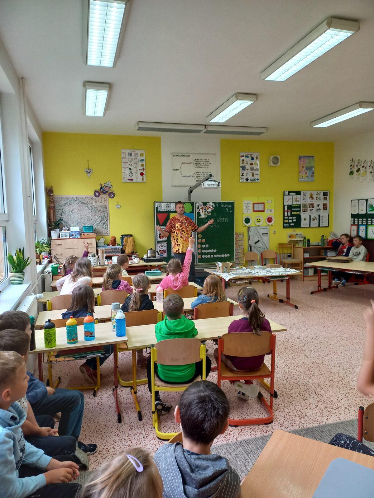 Tematická dílna "Včelařství" v 1. a 2. třídě - 1
