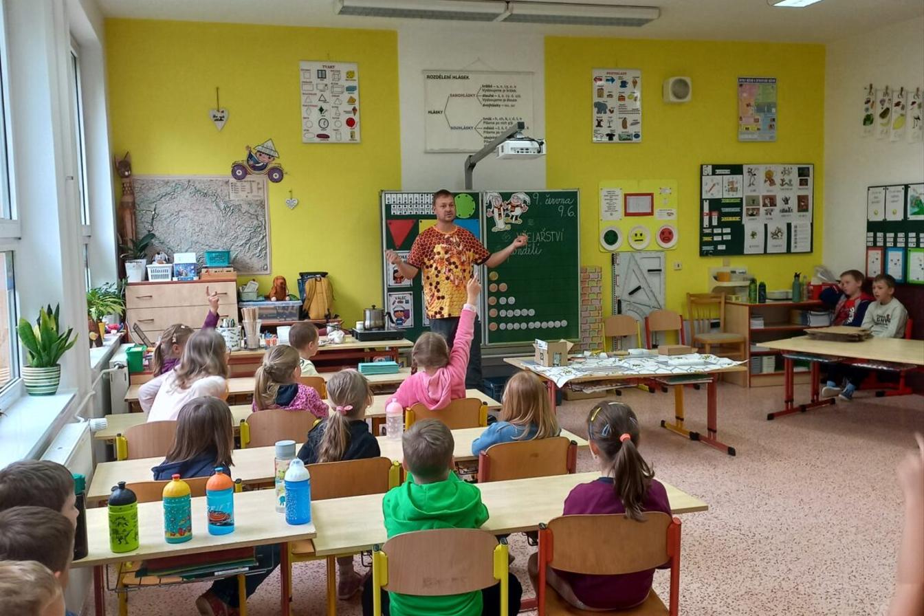 Tematická dílna "Včelařství" v 1. a 2. třídě