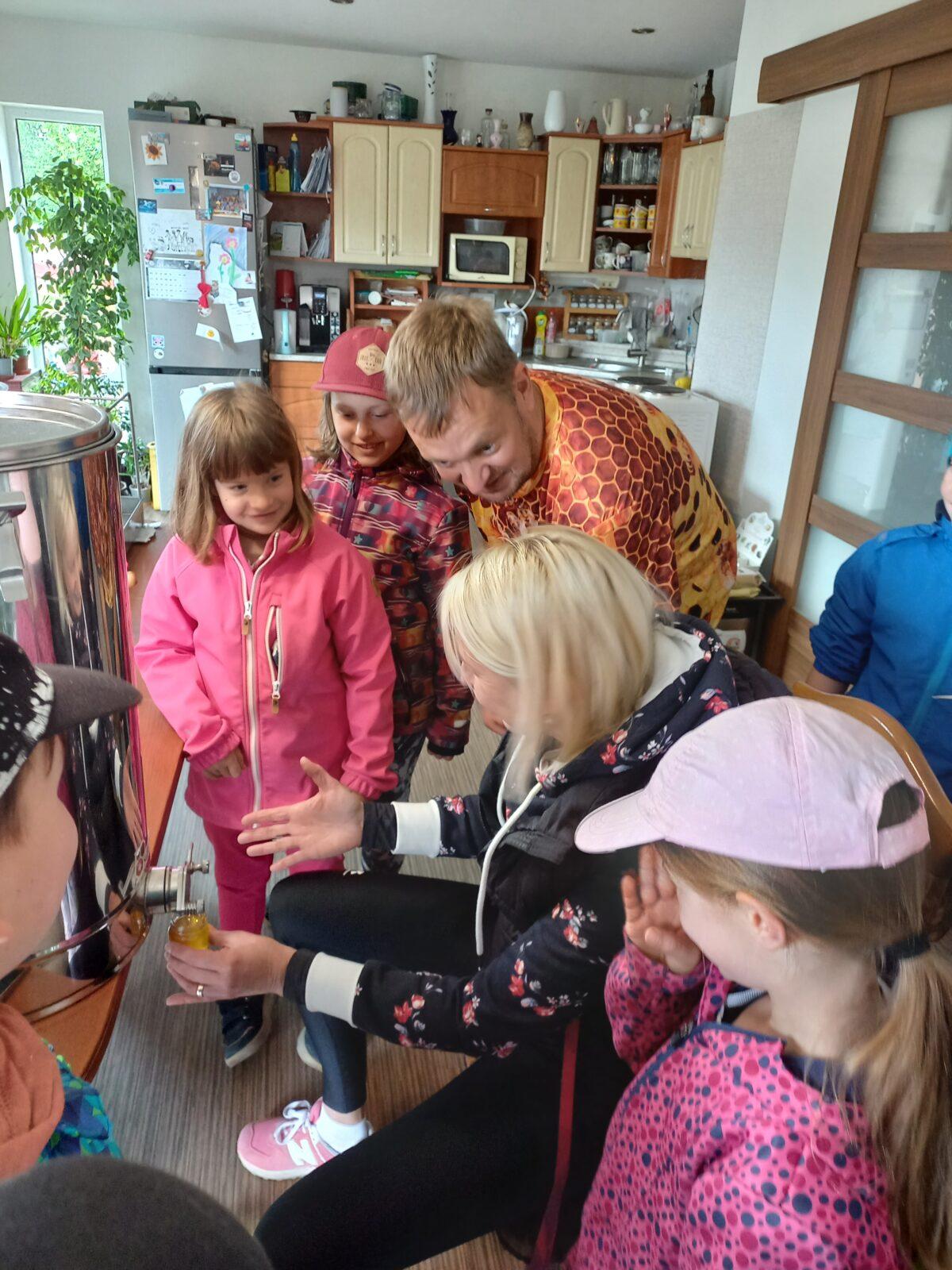 Tematická dílna "Včelařství" v 1. a 2. třídě - 18