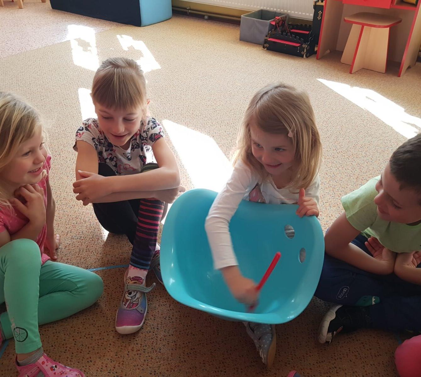 SOVIČKY: ,,MOJE MAMINKA MÁ SVÁTEK - RODINA" - 23