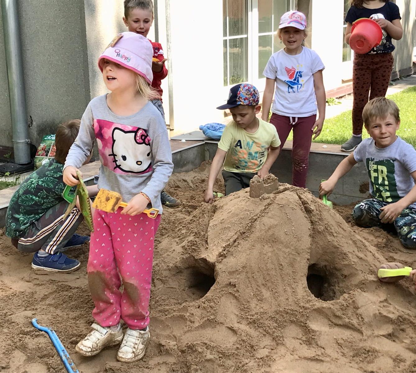 SOVIČKY: ,,DĚTI MAJÍ SVÁTEK" - 22