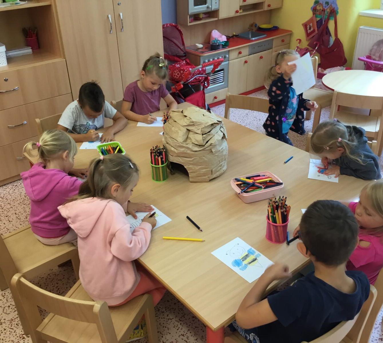 týdenní projekt: ,,od kytičky k medu" - 22