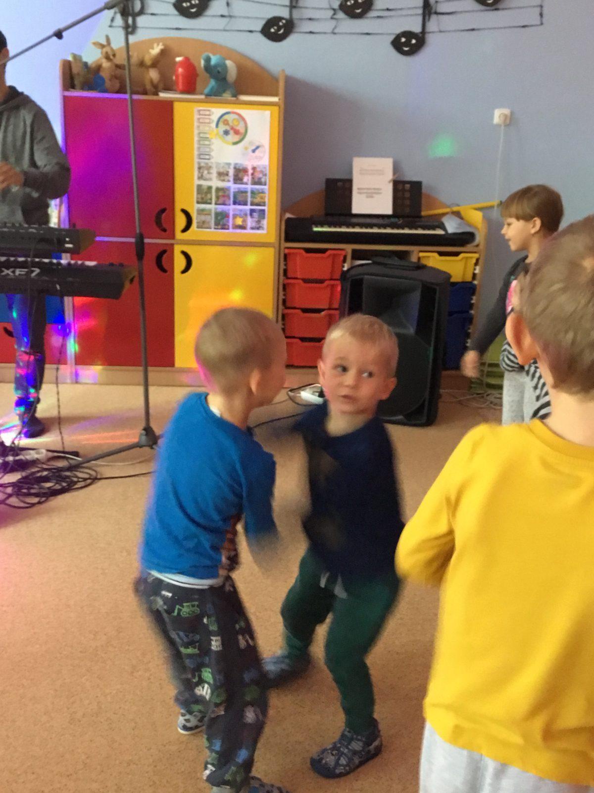 "RYTMICKÁ SHOW" v MŠ - 4