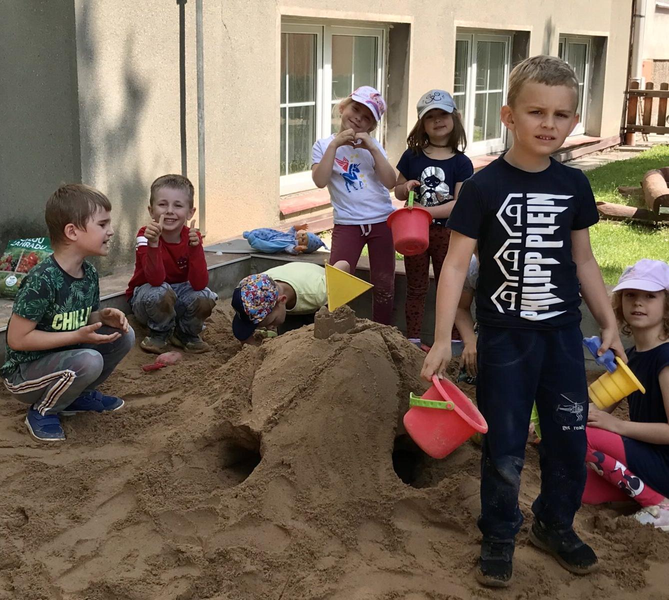 SOVIČKY: ,,DĚTI MAJÍ SVÁTEK" - 25