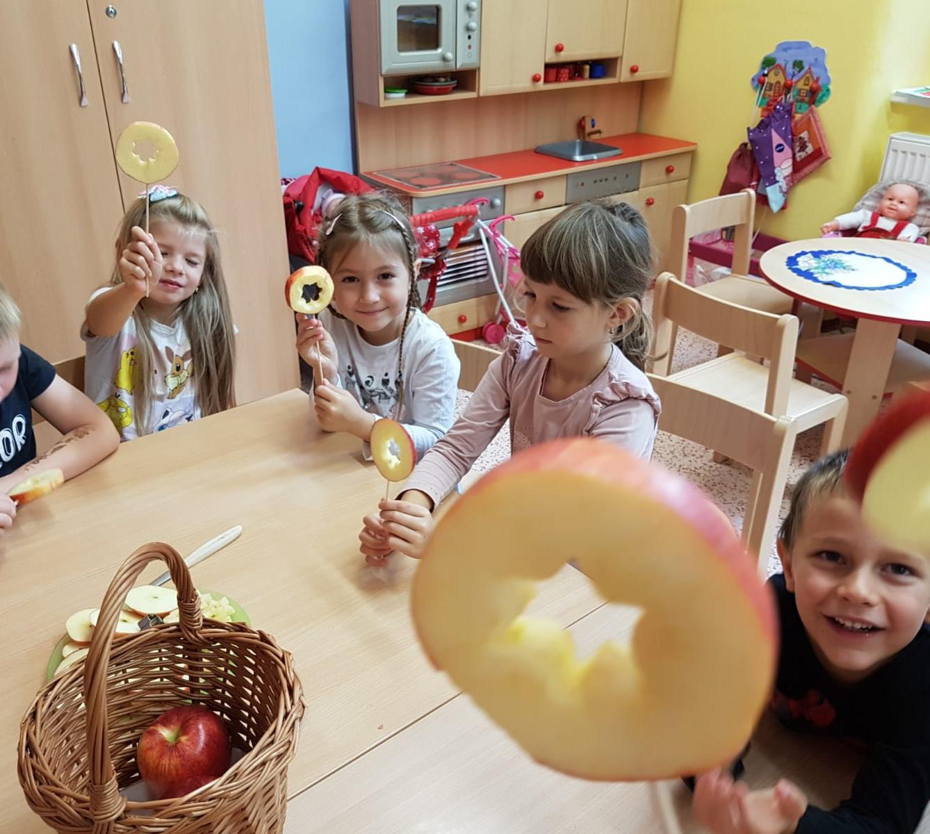 SOVIČKY: ,,ČAS JABLÍČKOVÉ VŮNĚ" - 15