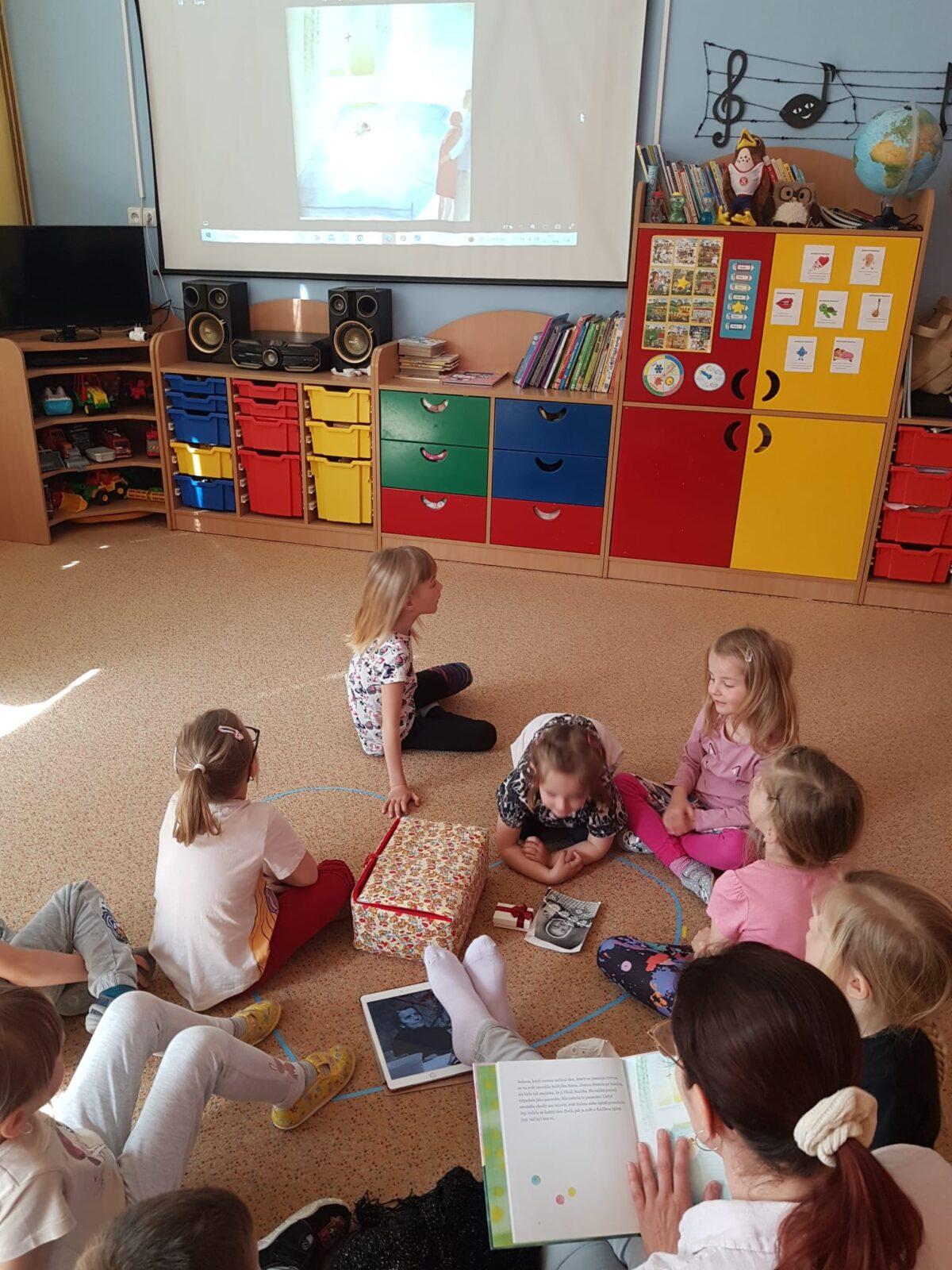 SOVIČKY: ,,MOJE MAMINKA MÁ SVÁTEK - RODINA" - 31