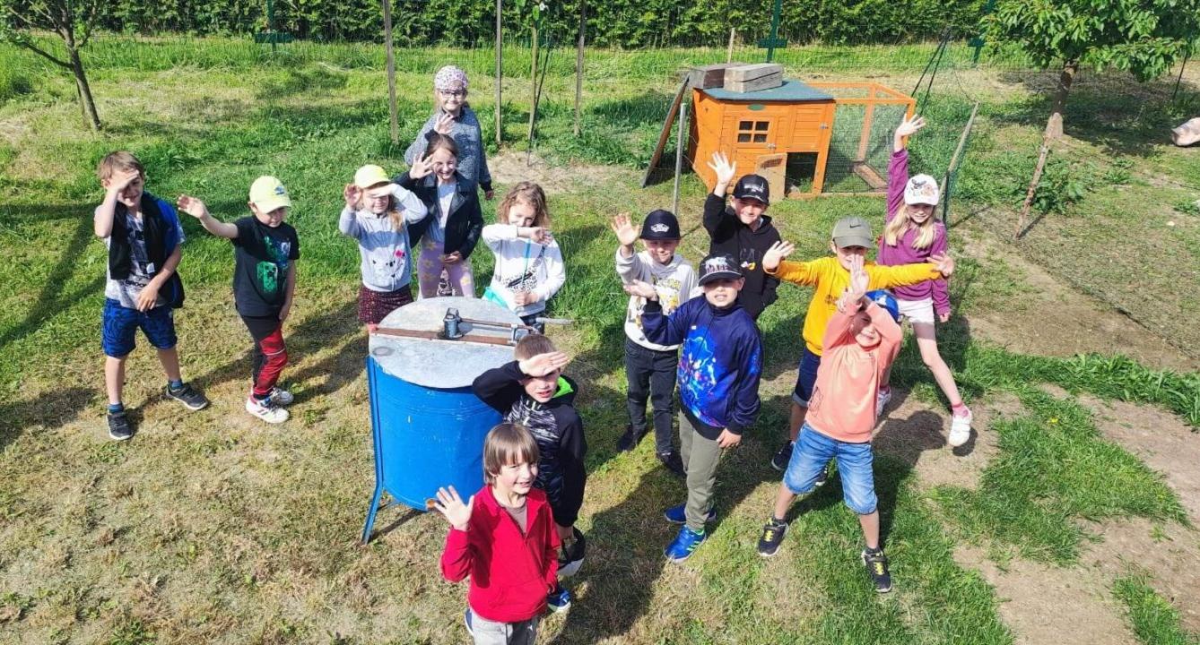 Návštěva prvňáků u včelaře - 8