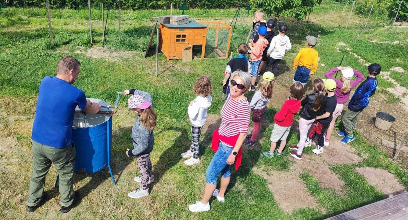 Návštěva prvňáků u včelaře - 20