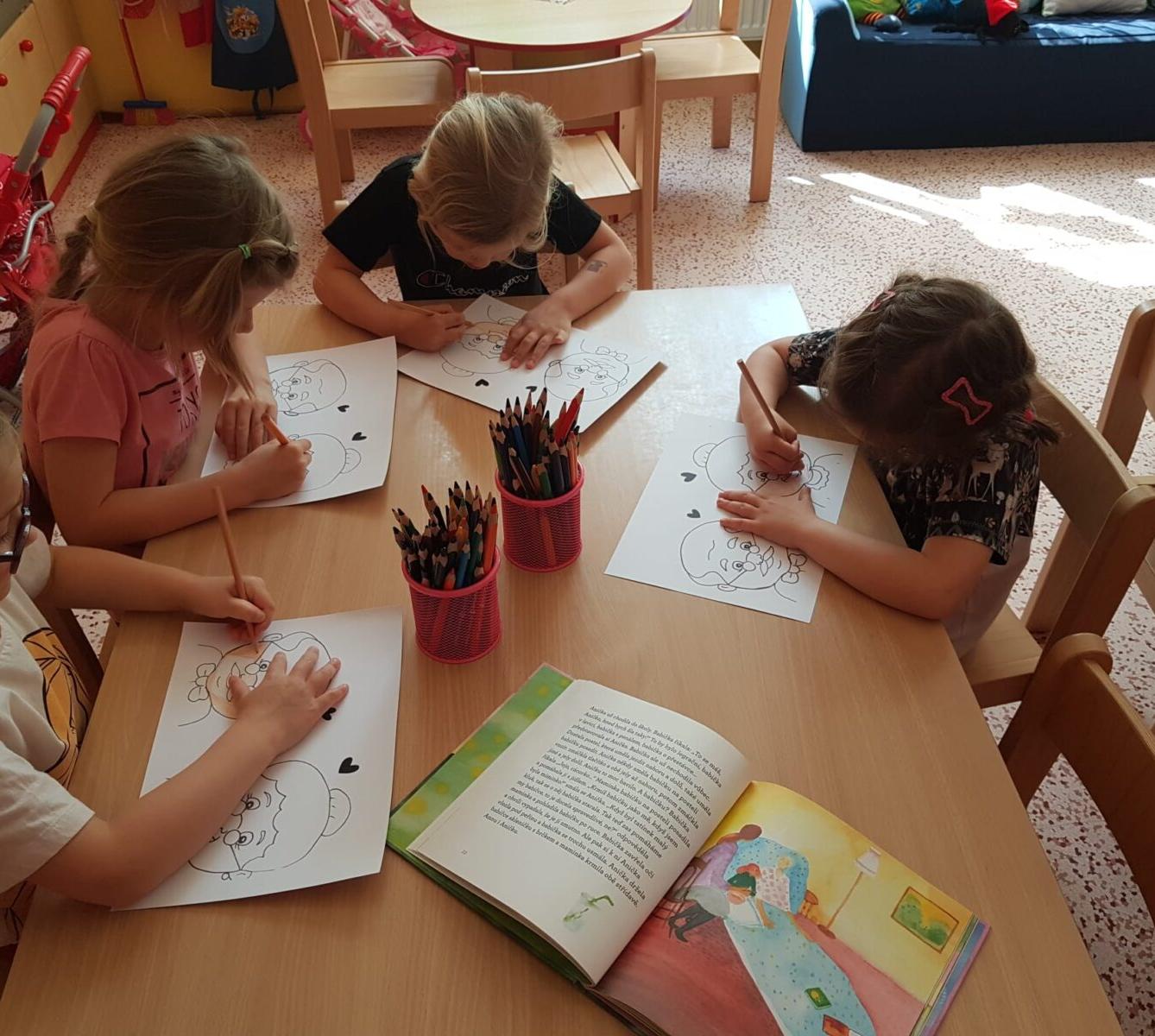 SOVIČKY: ,,MOJE MAMINKA MÁ SVÁTEK - RODINA" - 37