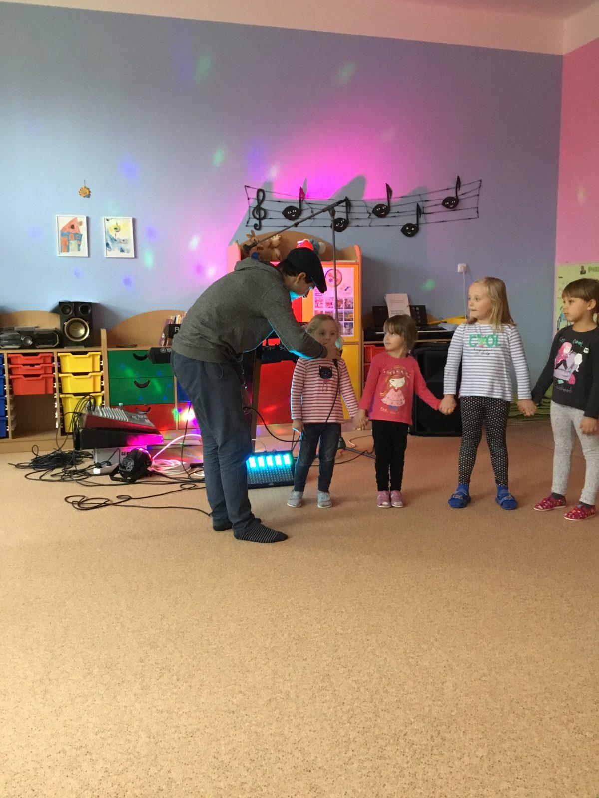 "RYTMICKÁ SHOW" v MŠ - 6