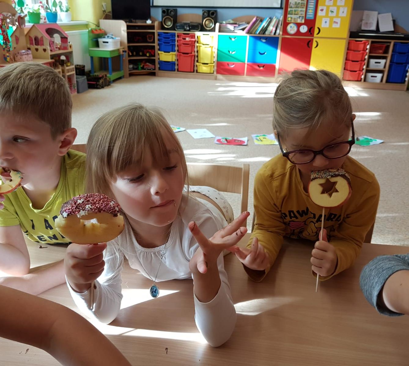 SOVIČKY: ,,ČAS JABLÍČKOVÉ VŮNĚ" - 16