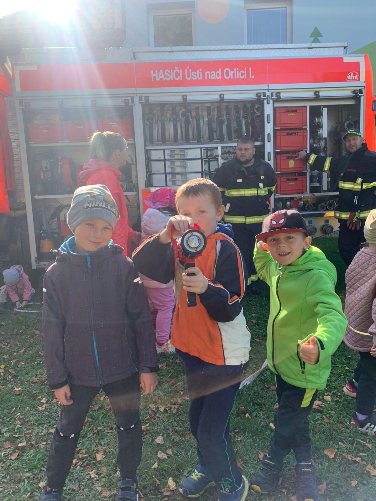 Návštěva dobrovolných hasičů v naší školce... - 9