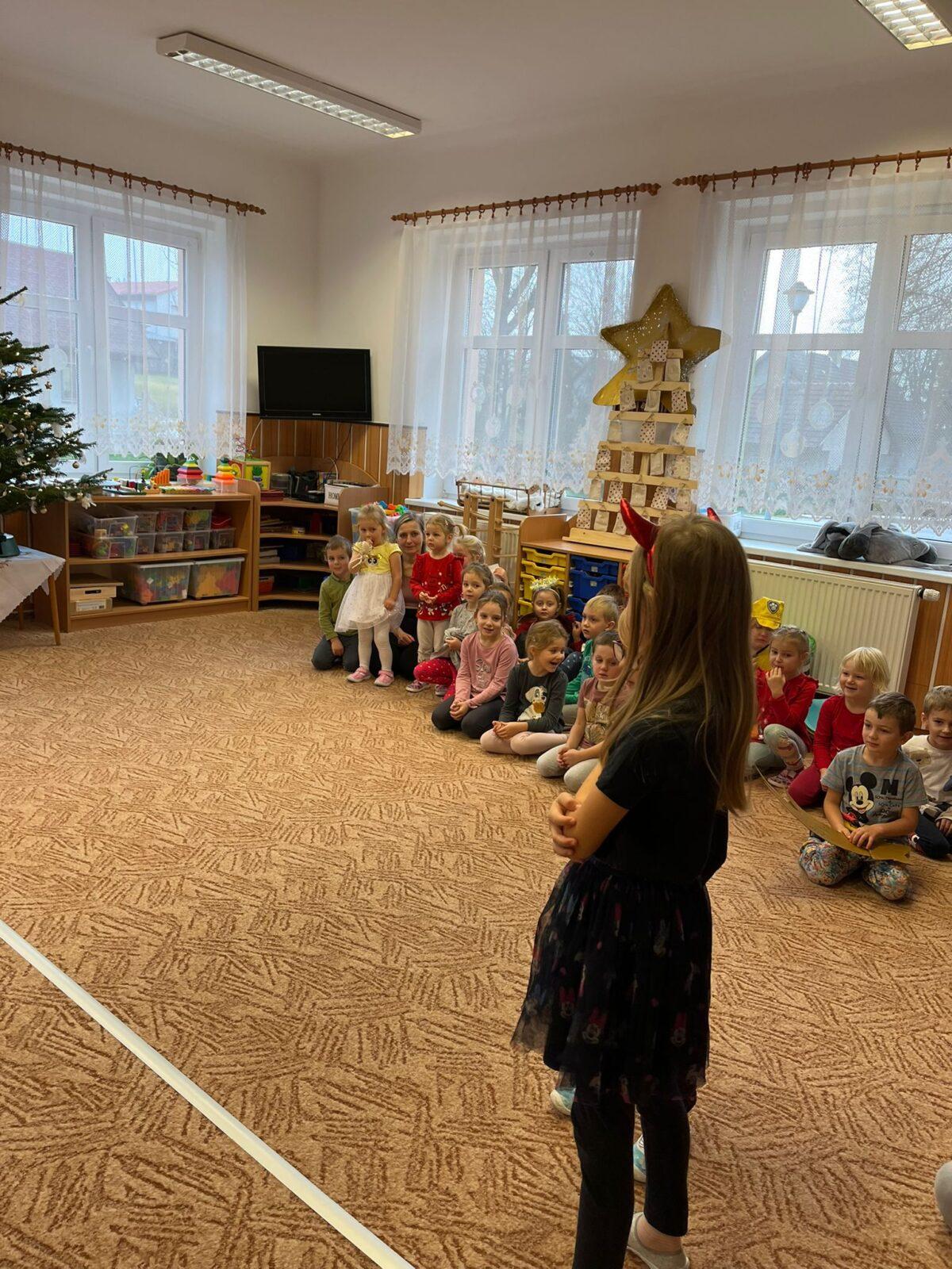 Mikuláš, anděl a čert ve školce - 2