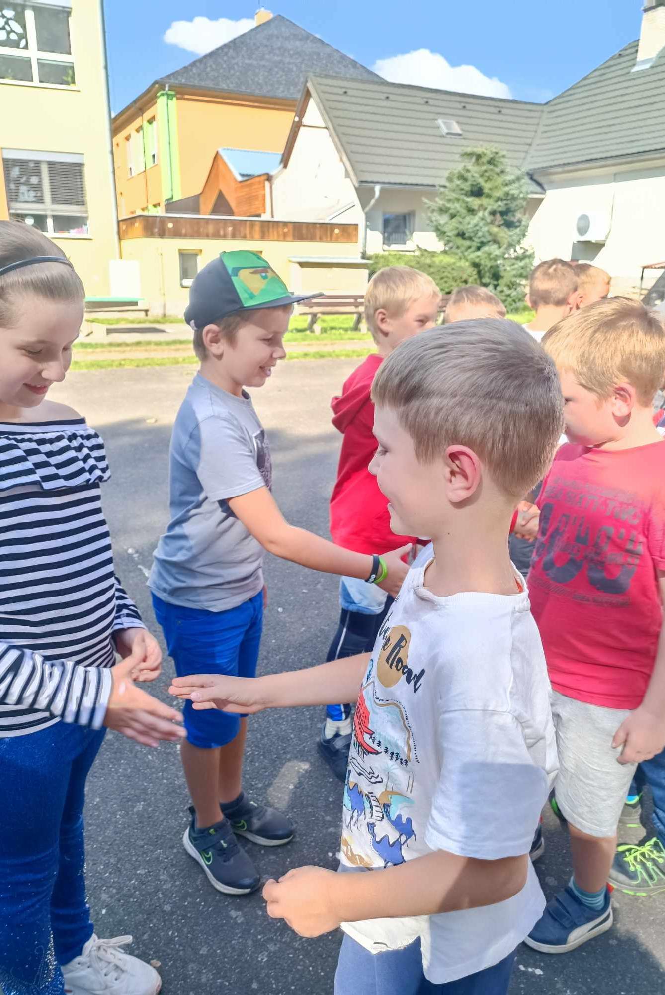 ZÁŘÍ - 2. ODDĚLENÍ A seznamovací odpoledne - 16