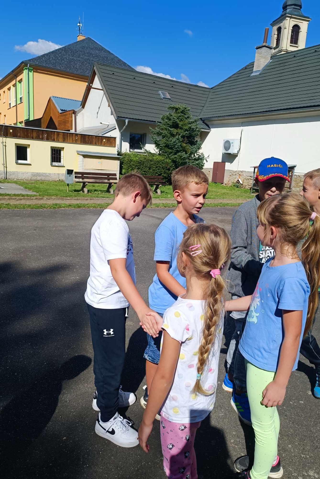 ZÁŘÍ - 2. ODDĚLENÍ A seznamovací odpoledne - 17