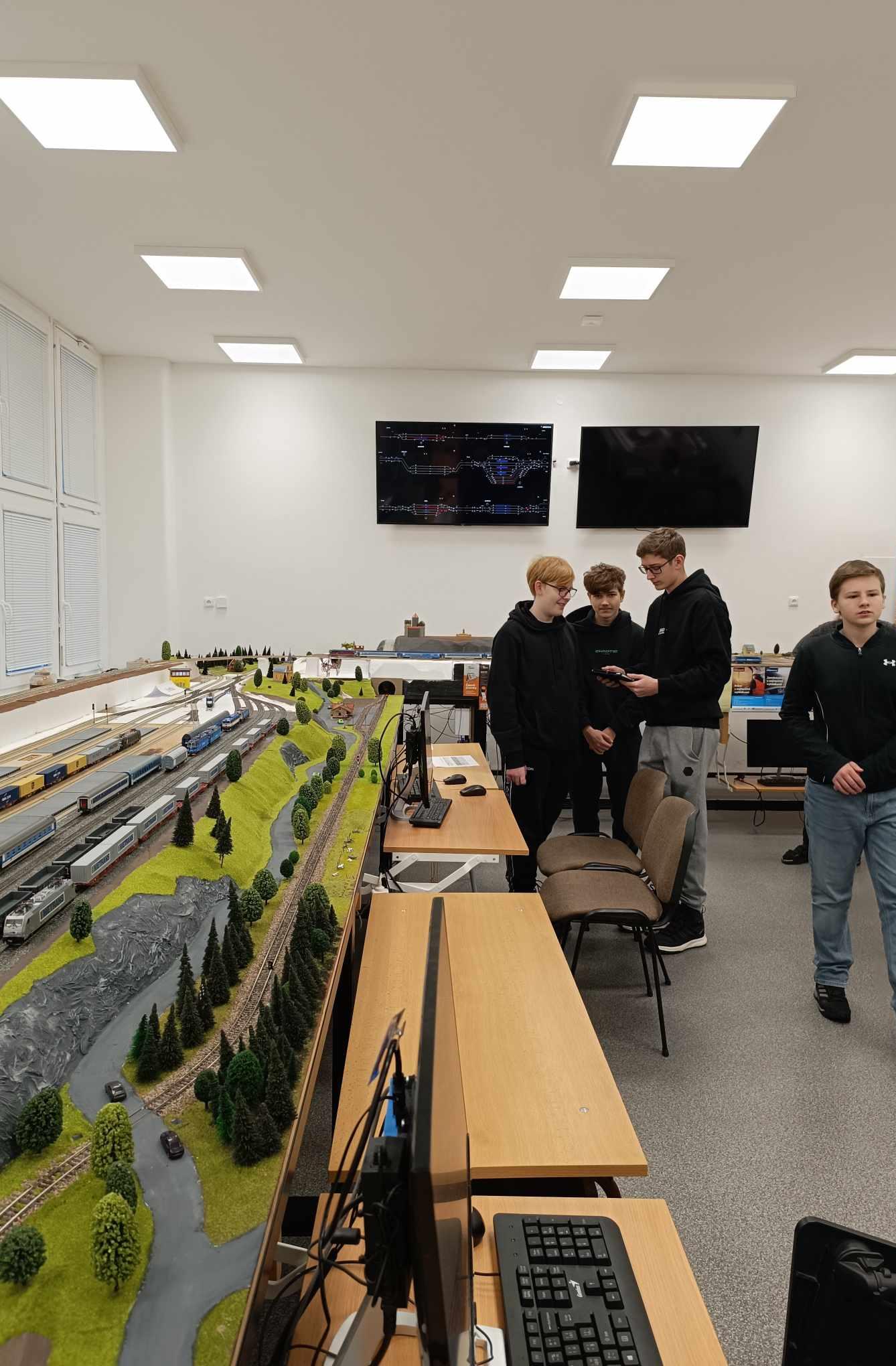 Exkurze na SŠ technické a dopravní v ČT - 5