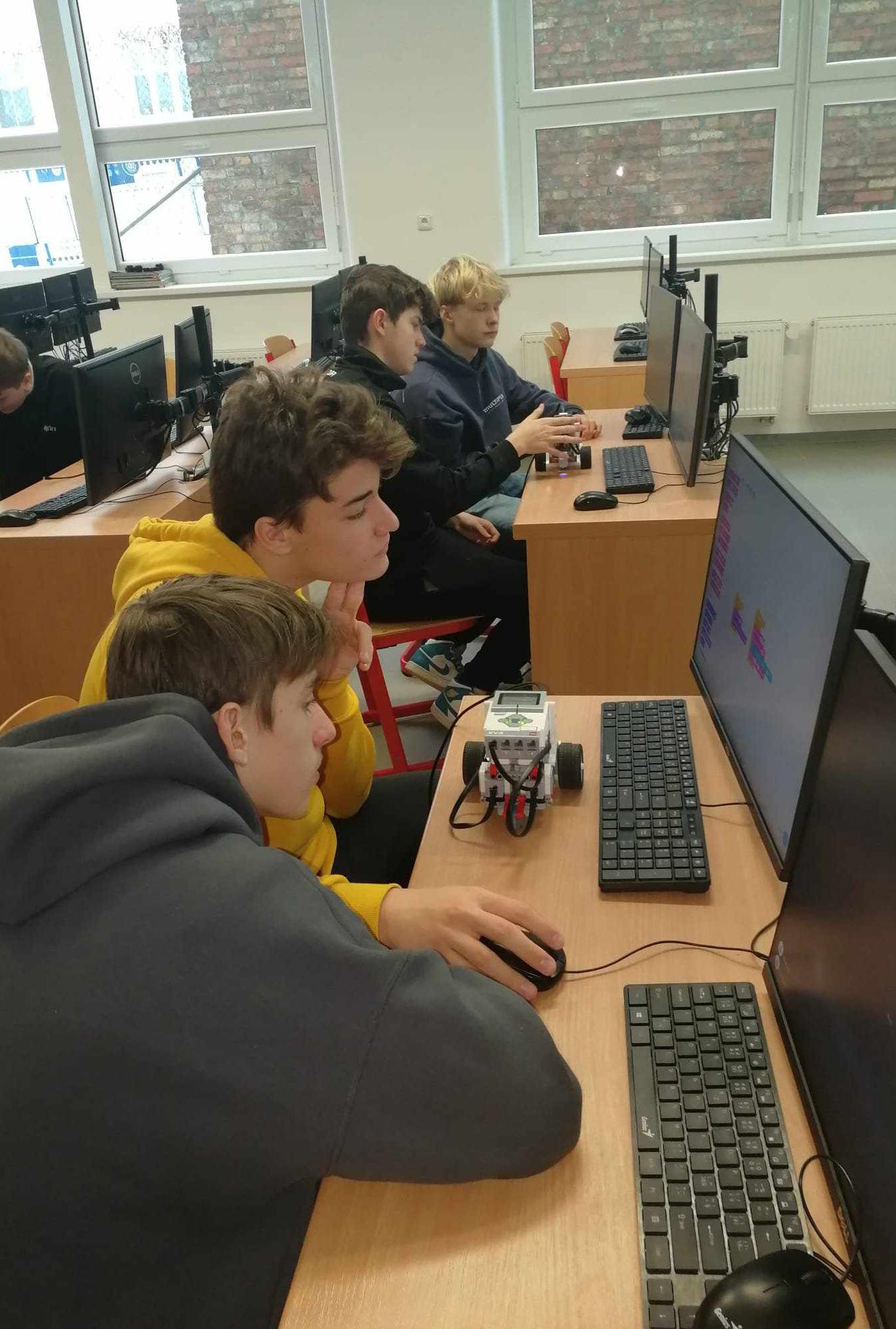 Exkurze na SŠ technické a dopravní v ČT - 13