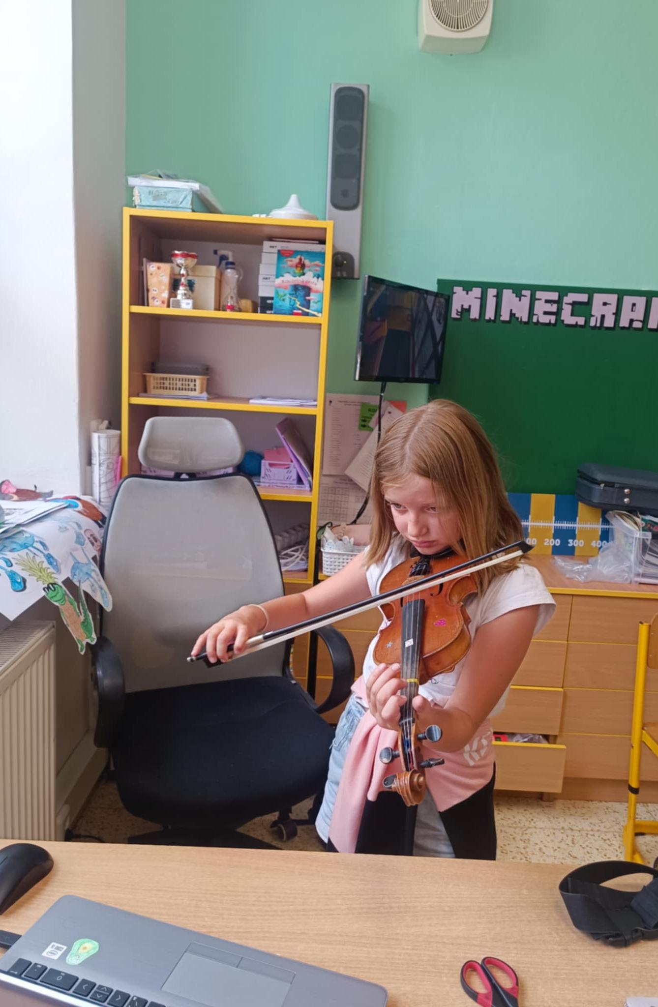 TÝDEN PLNÝ ZÁBAVY II - pátek - 22