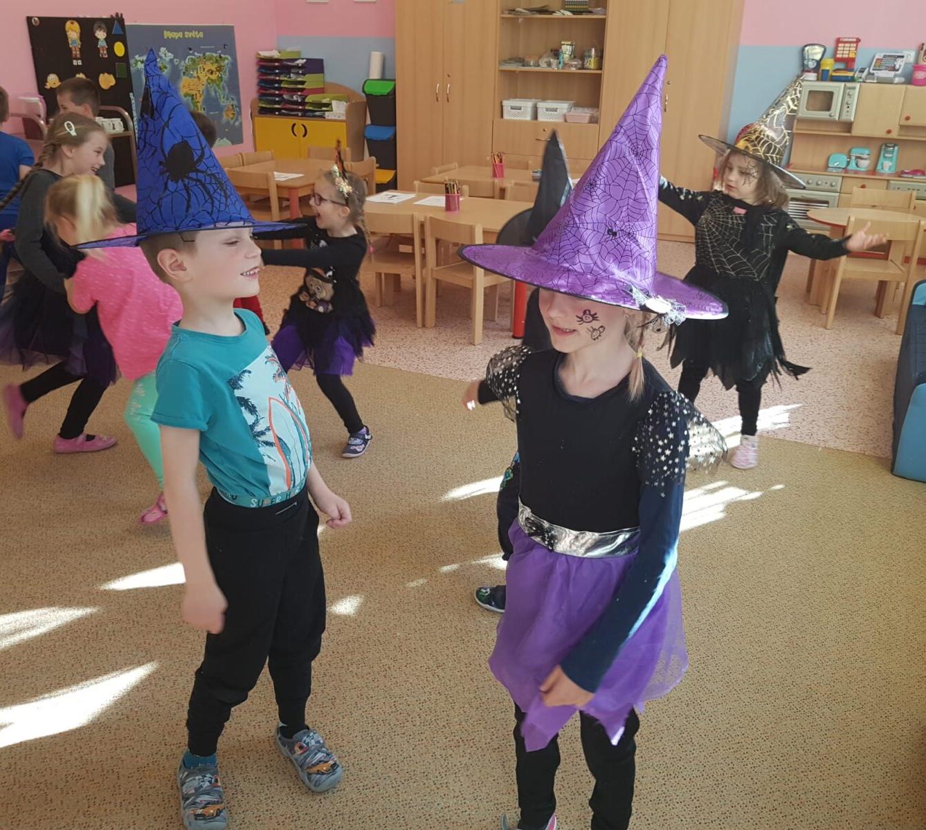 ČARODĚJNICKÝ REJ - 30