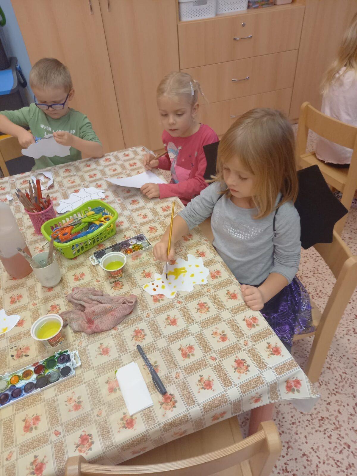 SOVIČKY: LISTÍ ŽLOUTNE, POLETUJE - 1