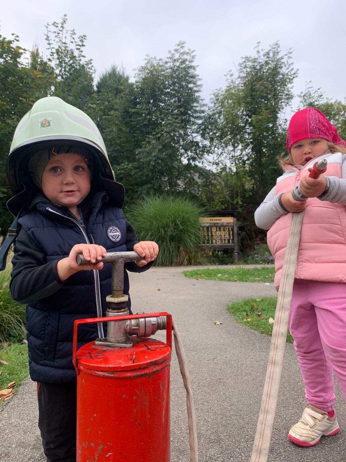 Návštěva dobrovolných hasičů v naší školce... - 14