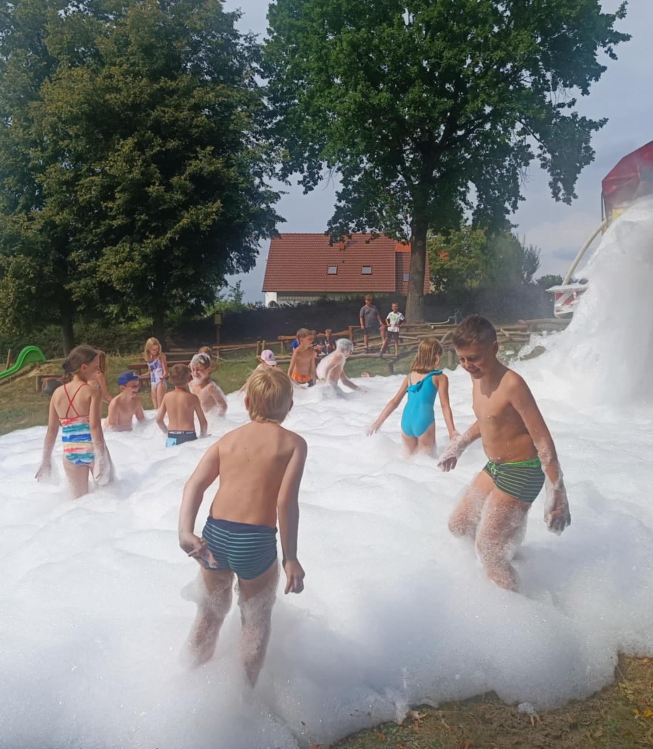 TÝDEN PLNÝ ZÁBAVY II - čtvrtek - 33