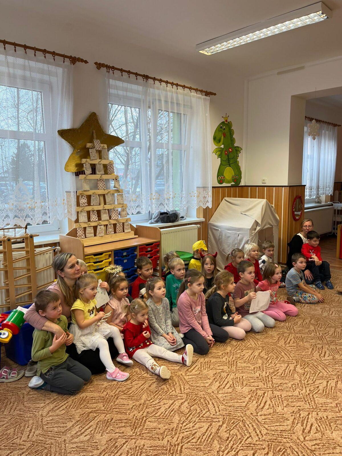 Mikuláš, anděl a čert ve školce - 10