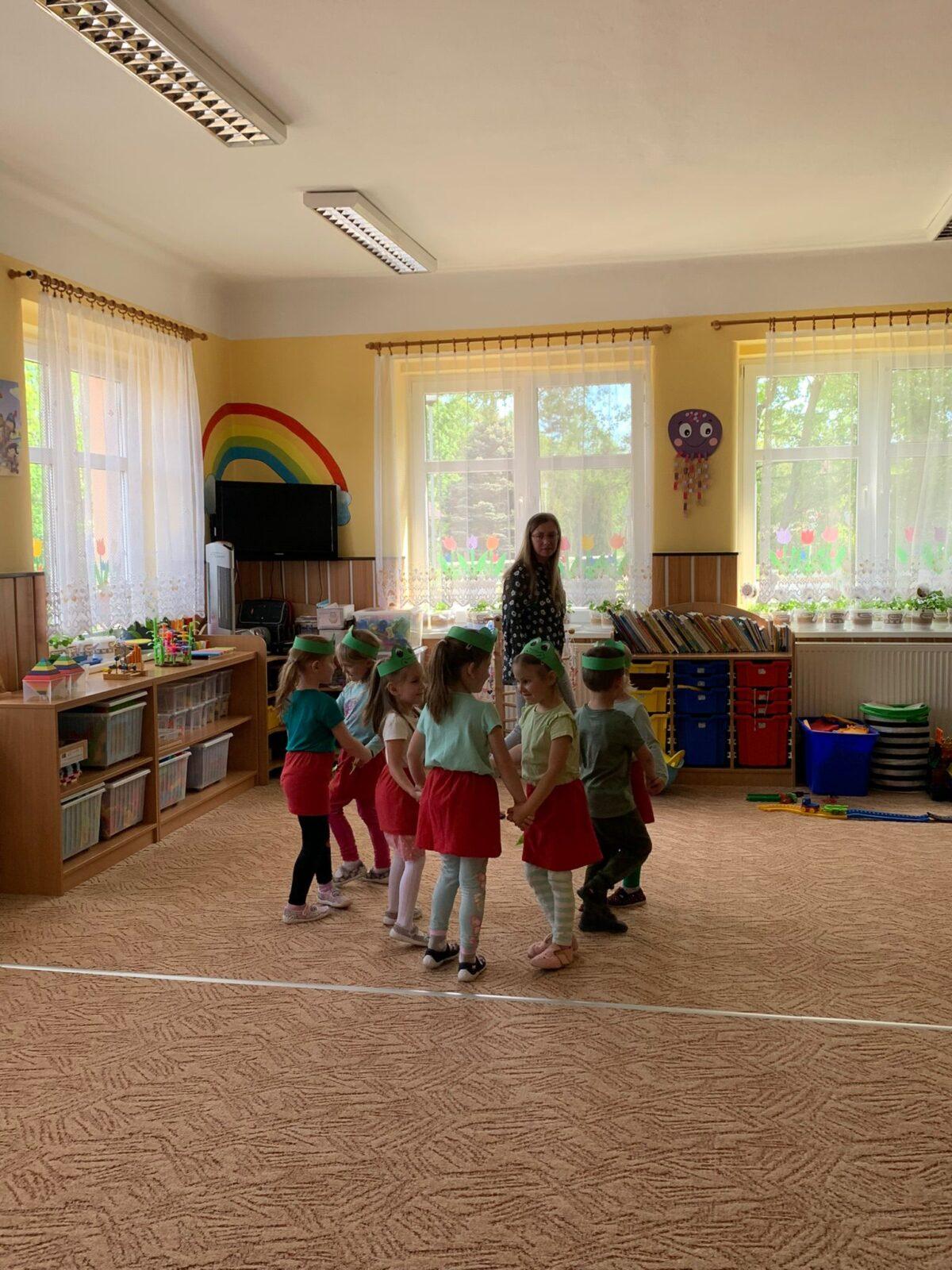 besídka pro rodiče + roztančená školka - 14