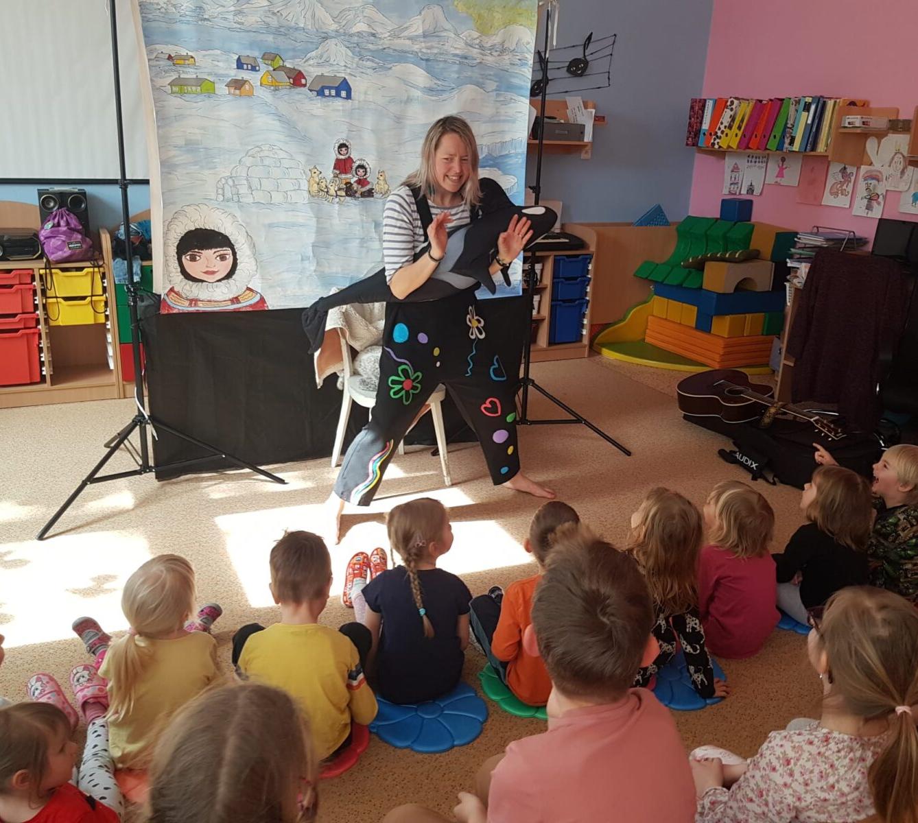 divadlo u dvou sluncí: ,,ESKYMÁCKÁ POHÁDKA" - 6