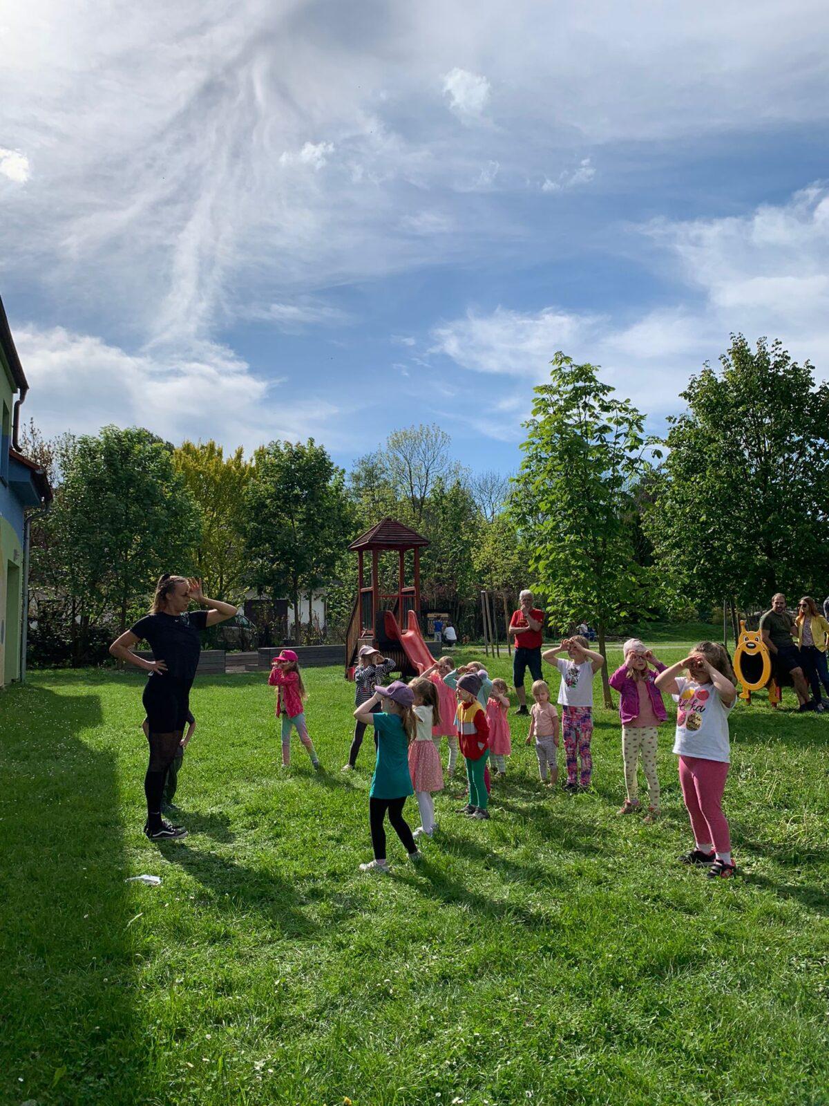 besídka pro rodiče + roztančená školka - 16