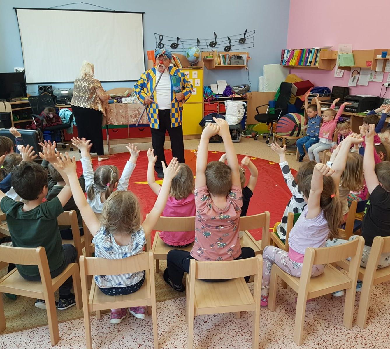 ,,PŘIJEL K NÁM CIRKUS" - 25