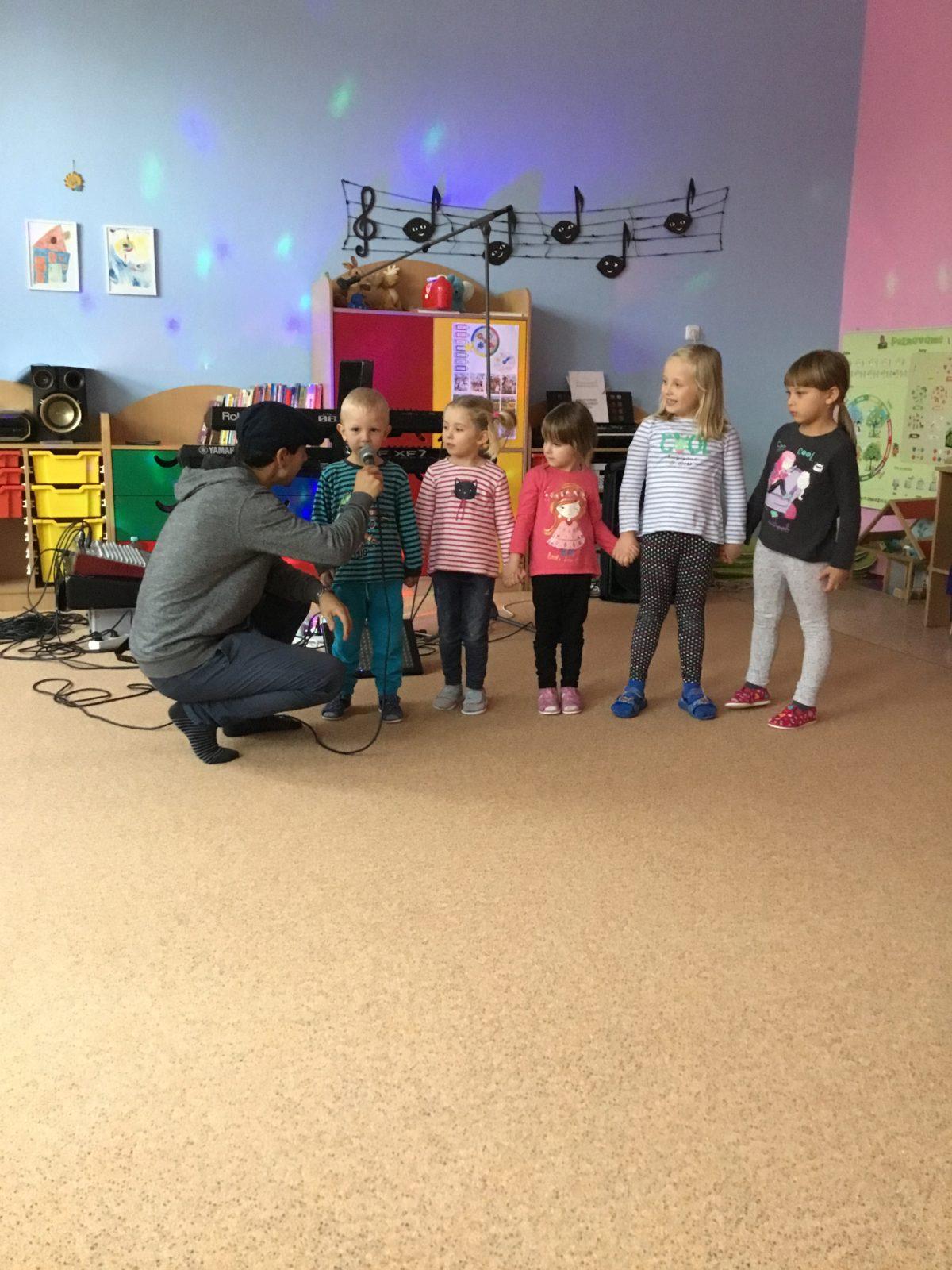 "RYTMICKÁ SHOW" v MŠ - 10