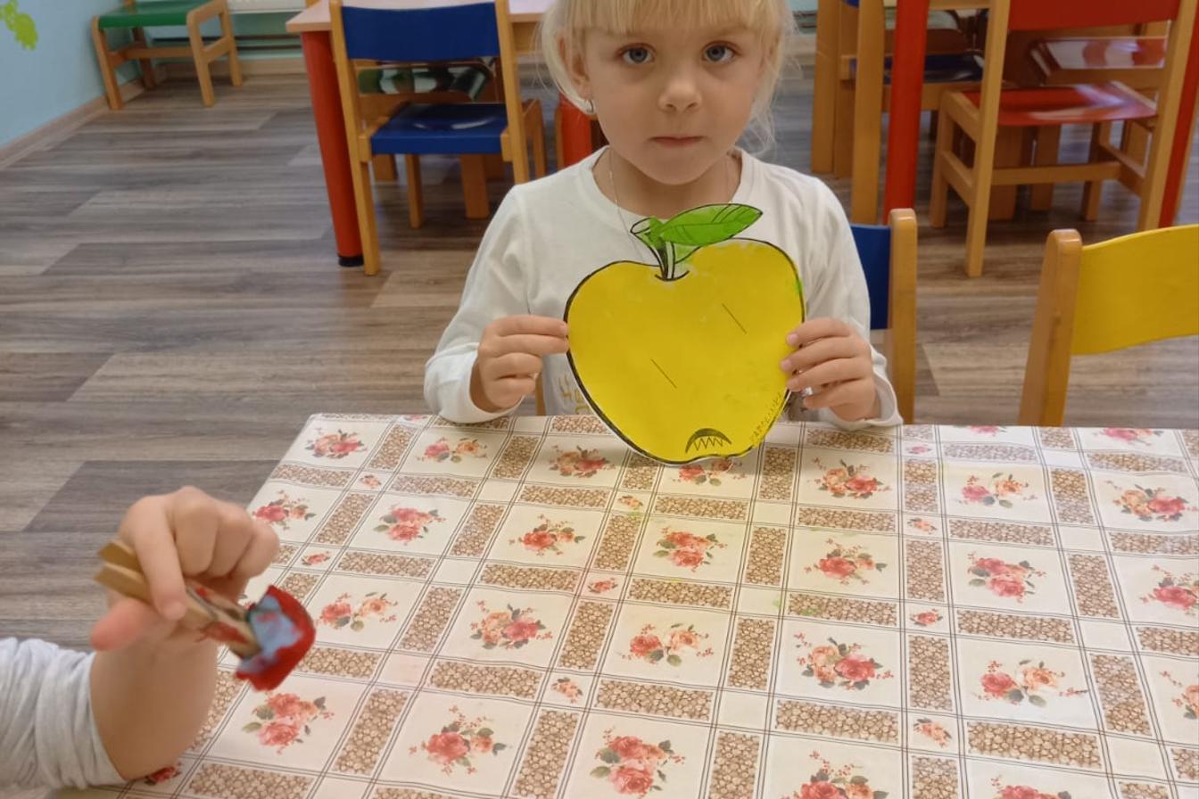 Broučci, tvořeníčko, tvoření: "čas jablíčkové vůně" :-)