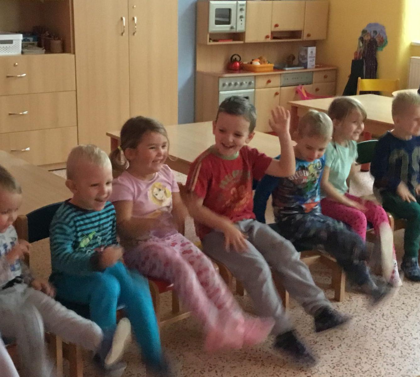 "RYTMICKÁ SHOW" v MŠ - 11