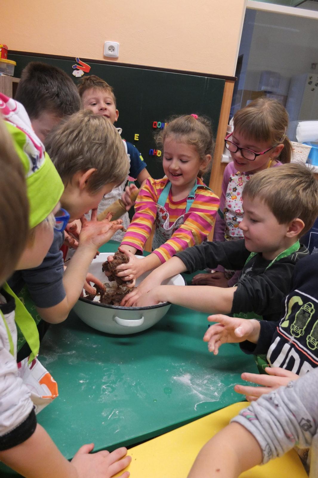 Pečení perníčků 27.11.2018 - 19