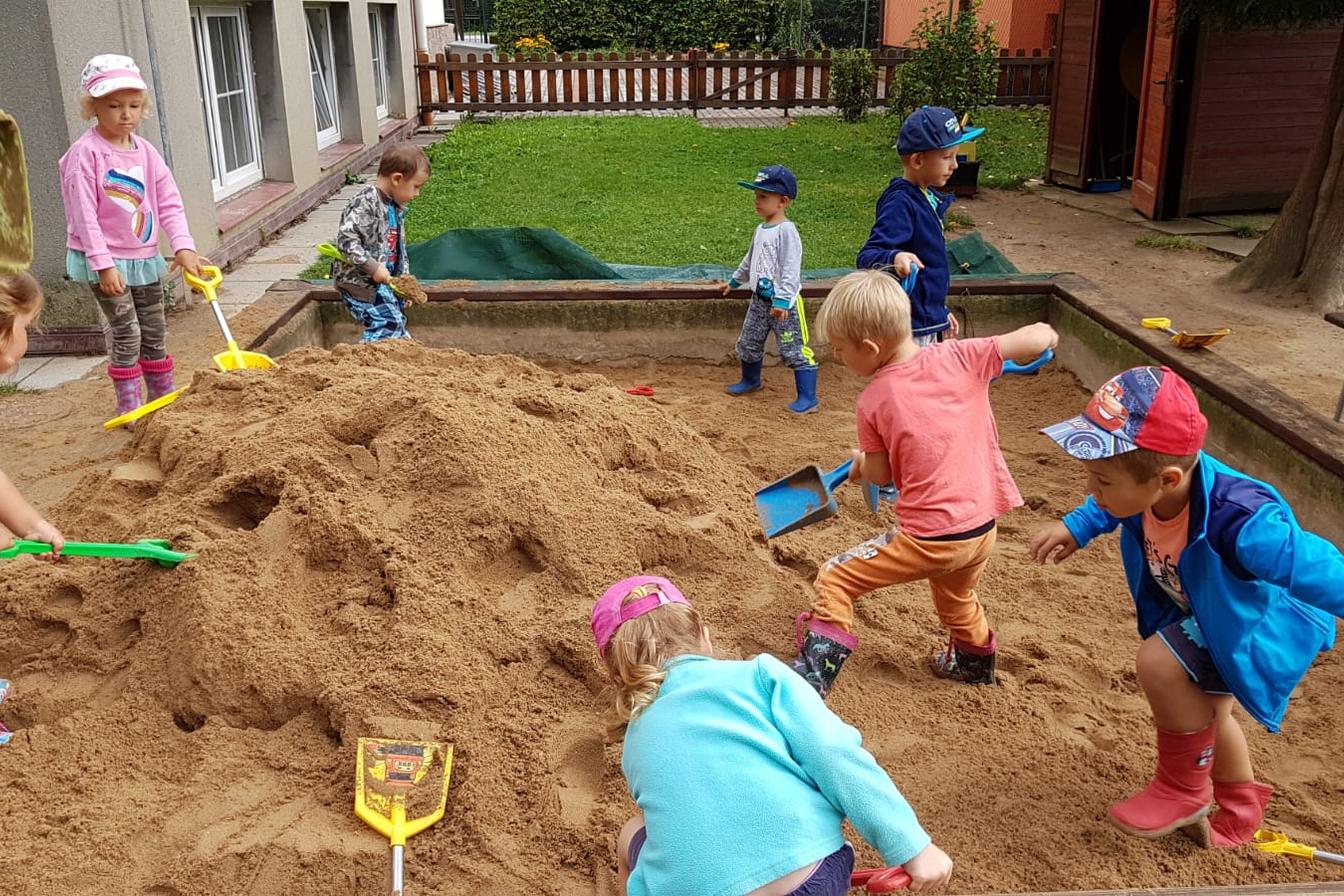 Užíváme zahrady!!!! :-)