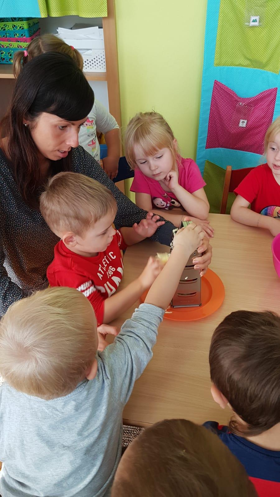 Broučci: "štrůdlíčkování" - 5