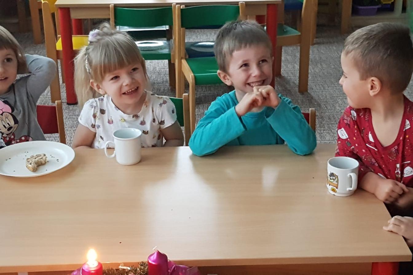 Broučci: předvánoční svačinka